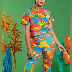 NBW NOOWORKS Tropical Mock Neck Crop Top size Medium